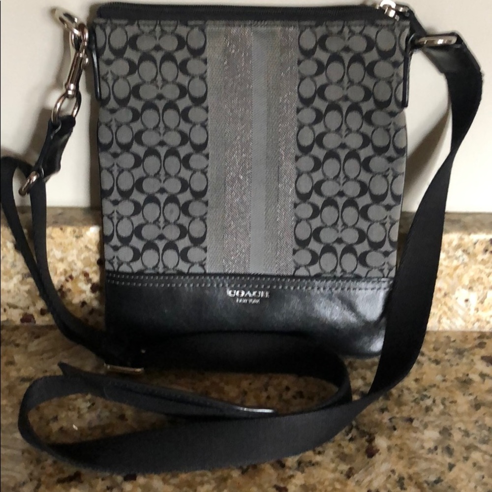 EUC Coach signature cross body purse